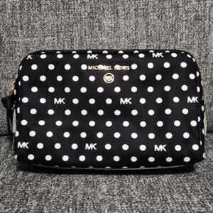 ✨MICHAEL KORS COSMETIC BAG✨ Nwot ✨